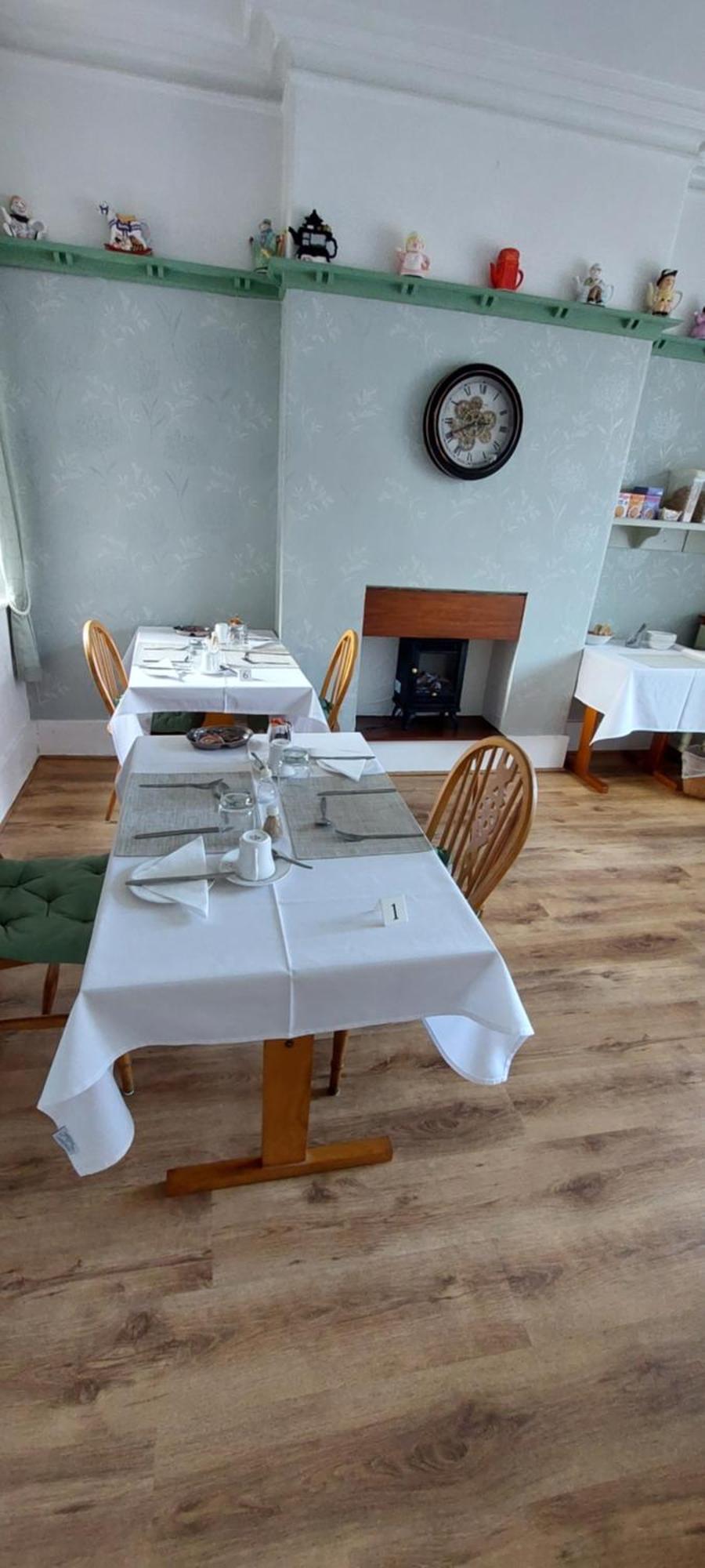 Glenavon Guest House لاندودنو المظهر الخارجي الصورة