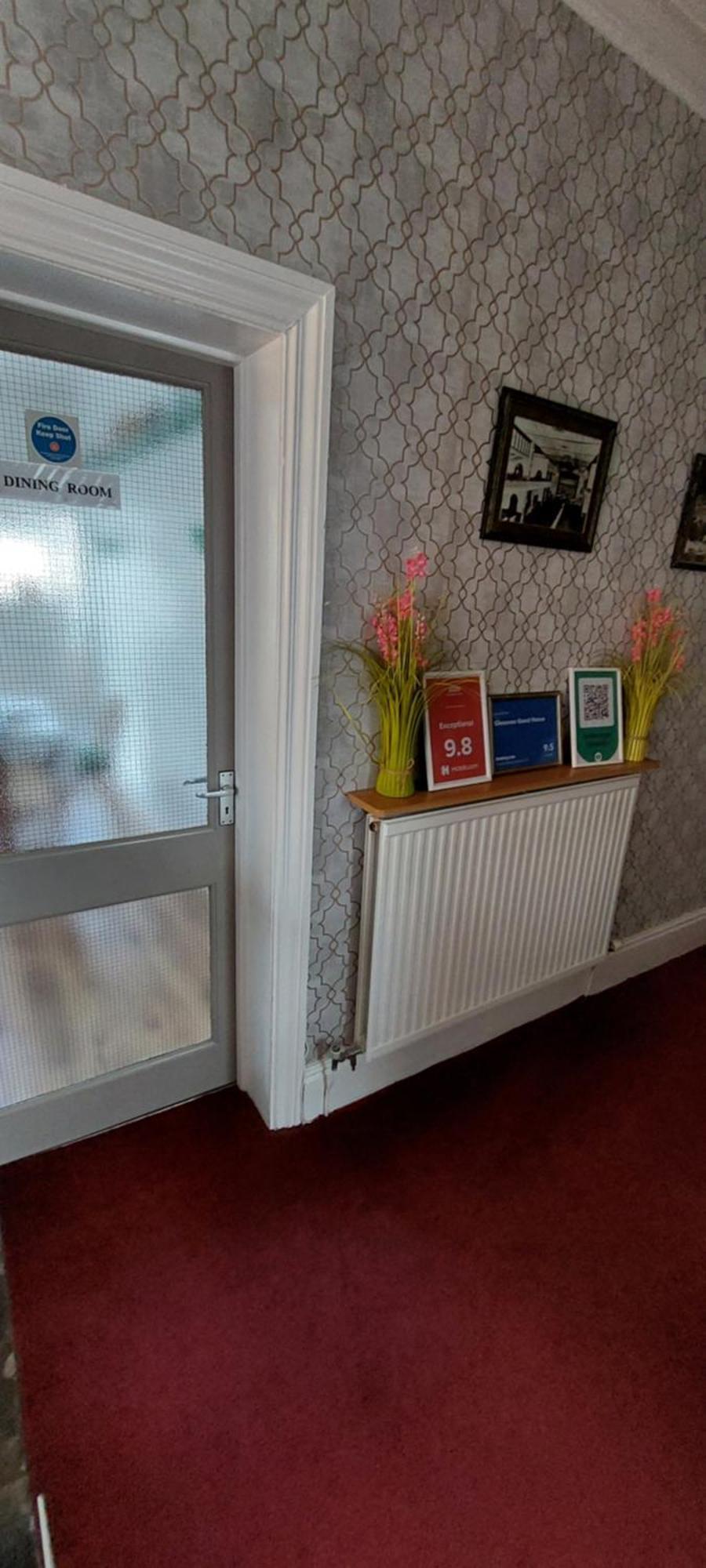 Glenavon Guest House لاندودنو المظهر الخارجي الصورة